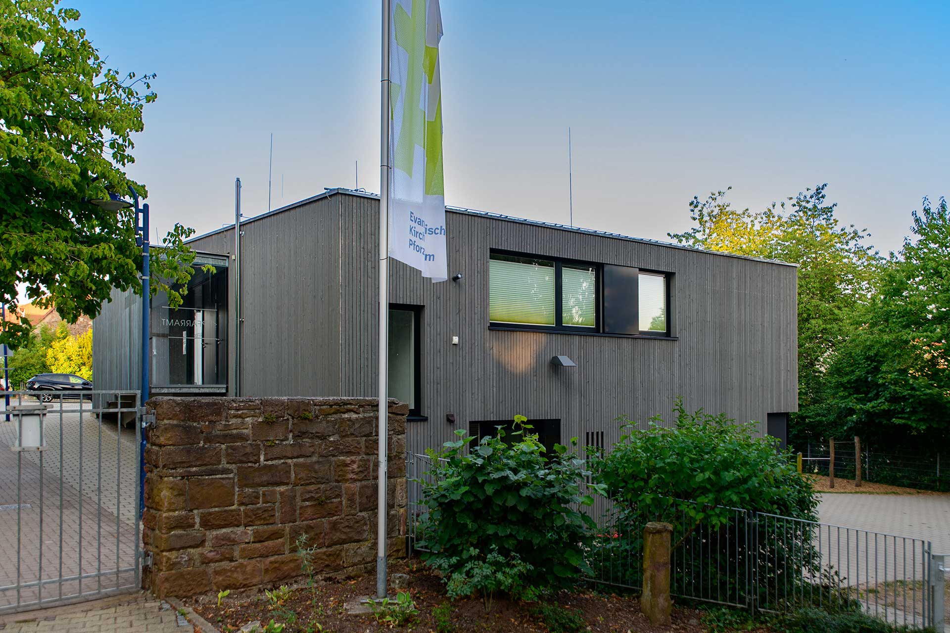 Gemeindehaus in einem Pforzheimer Stadtteil
